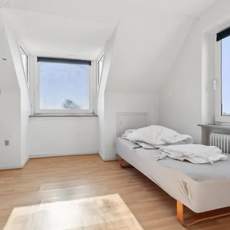 度假居 House For 40 People Near Thy *